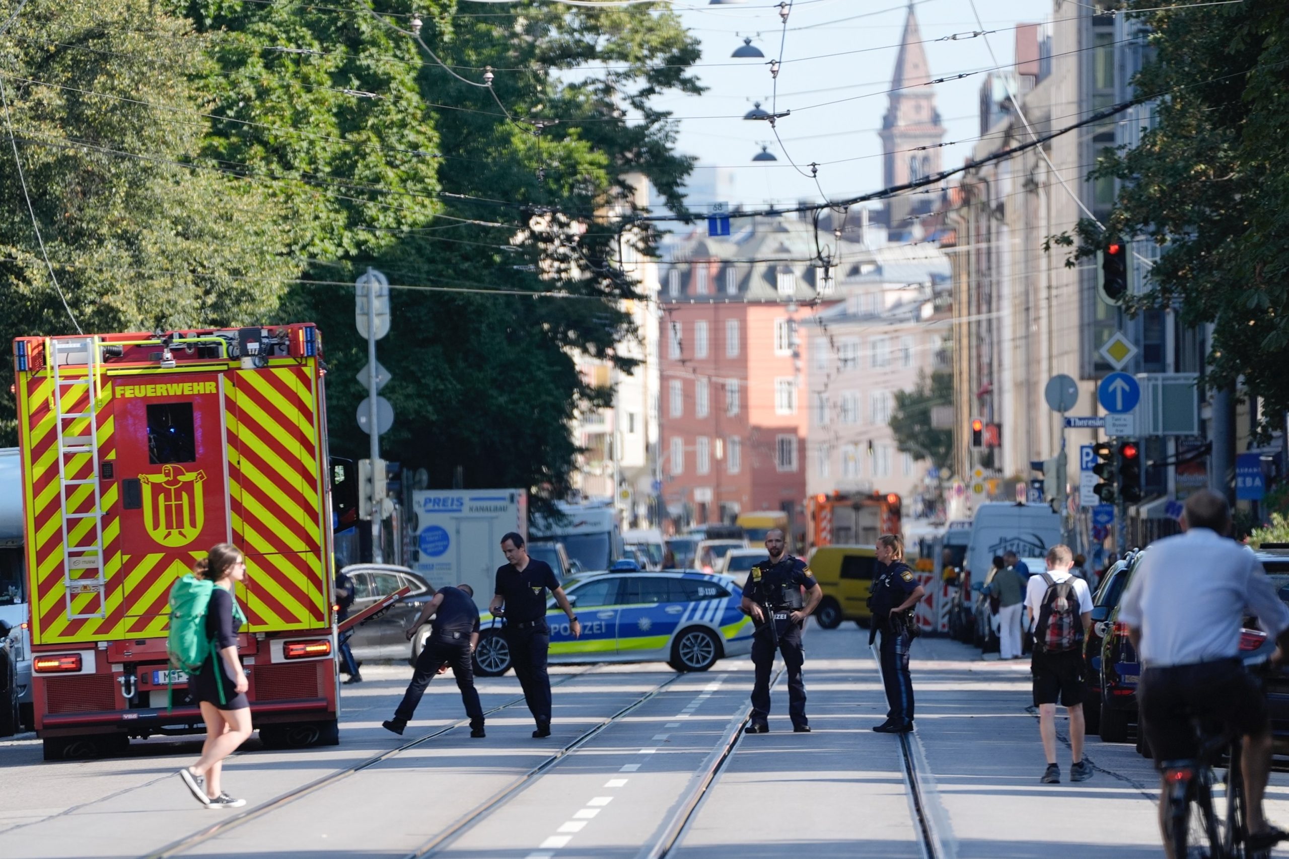 Munich police fatally shoot gunman during large-scale operation in city center