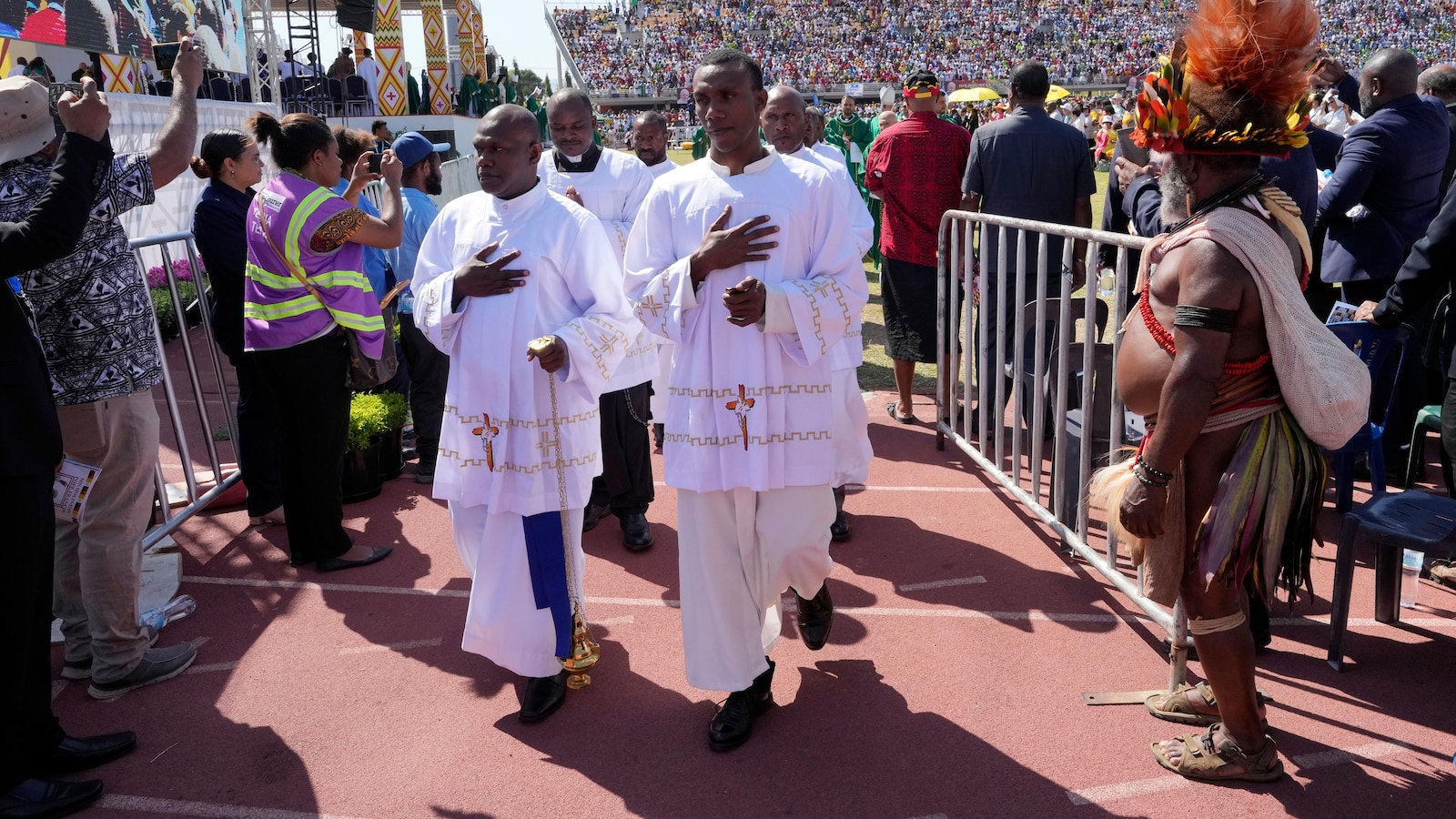 Pope delivers humanitarian aid and toys to remote Papua New Guinea during celebration in periphery