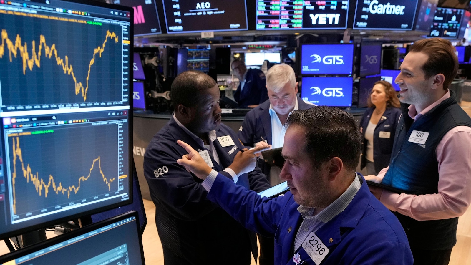 Stock Market Reaches Record Highs as Dow Jumps 500 Points in Response to Global Rate-Cut Rally