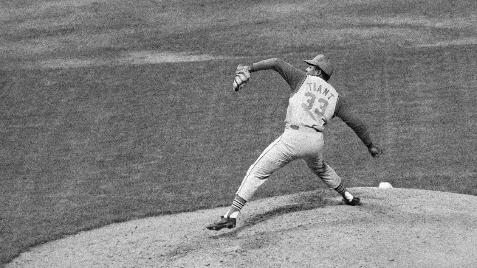 Luis Tiant, beloved Red Sox pitcher, passes away at age 83